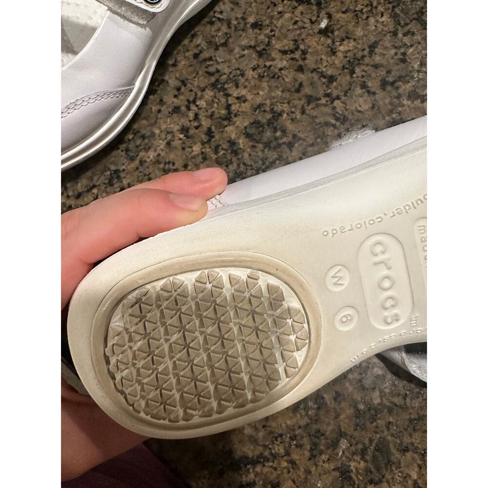 Crocs women’s size 6 white Mary Janes comfort shoes - Picture 8 of 9